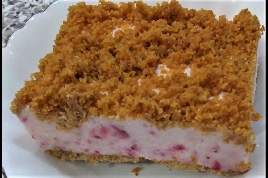Dessert rinfrescante cremoso e ghiacciato a base di fragole fresche